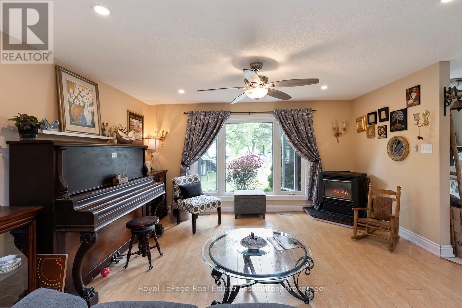 11 Tamarack Court, New Tecumseth, Ontario  L0G 1W0 - Photo 3 - N13700120