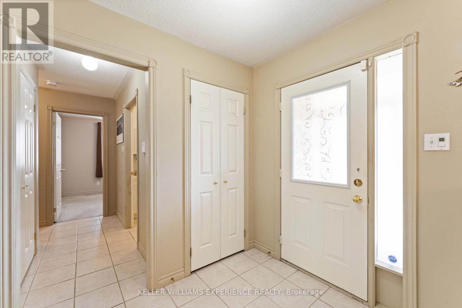 74 Ruffet Drive, Barrie (Edgehill Drive), Ontario  L4N 0N8 - Photo 5 - S13700000