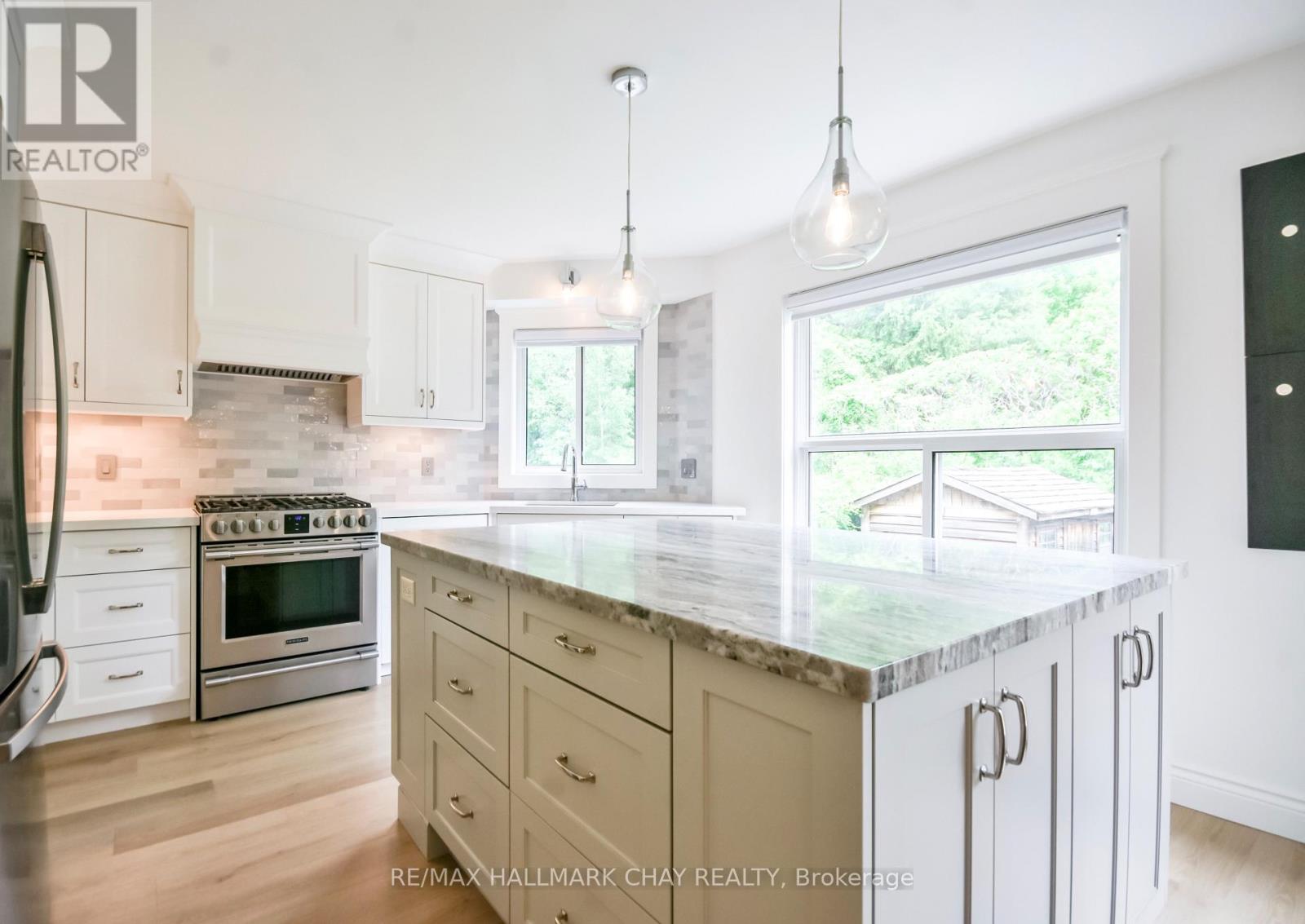 1 Hawkins Drive, Barrie (Ardagh), Ontario L4N 0A5 - Photo 13 - S13700136