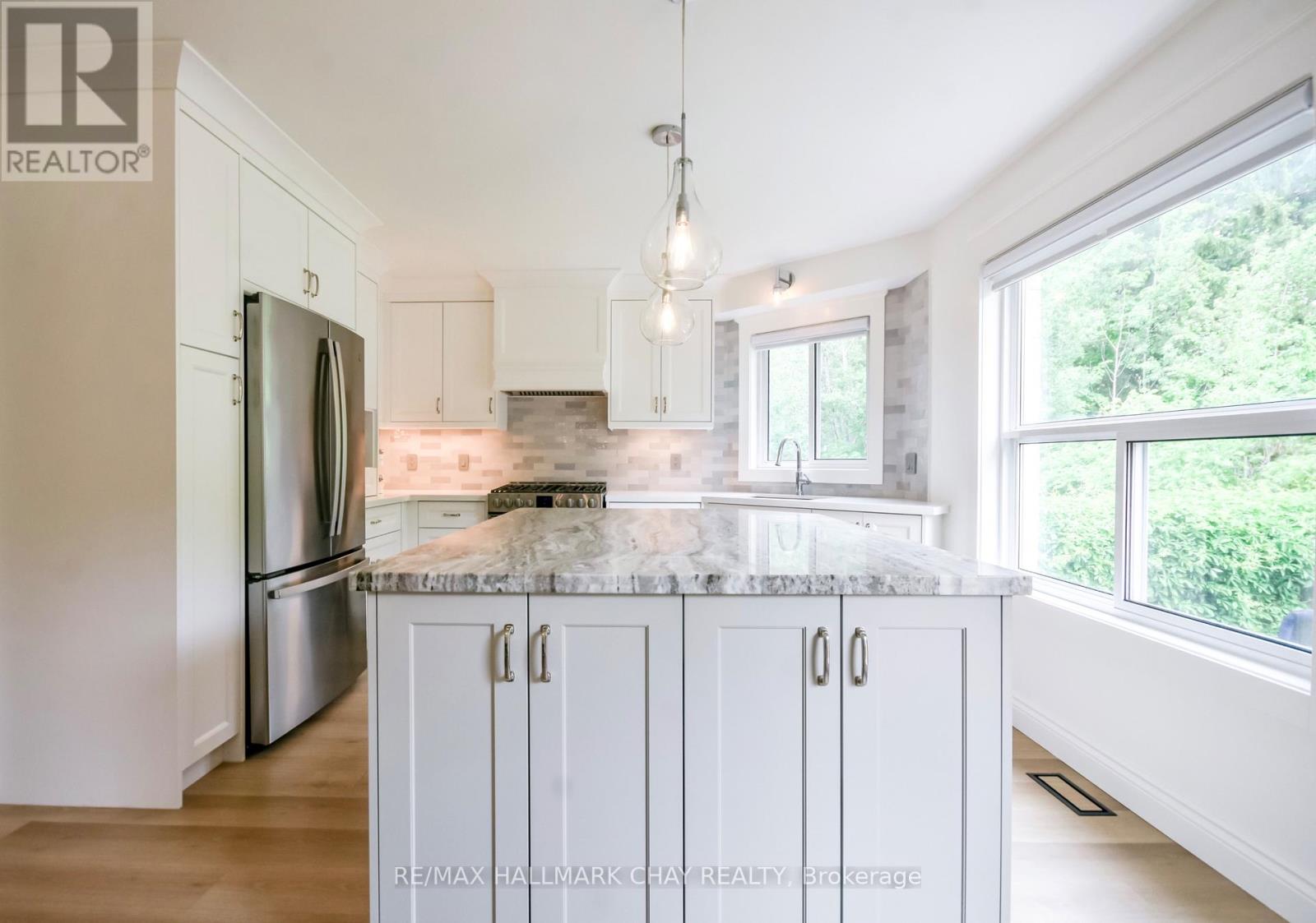 1 Hawkins Drive, Barrie (Ardagh), Ontario L4N 0A5 - Photo 16 - S13700136
