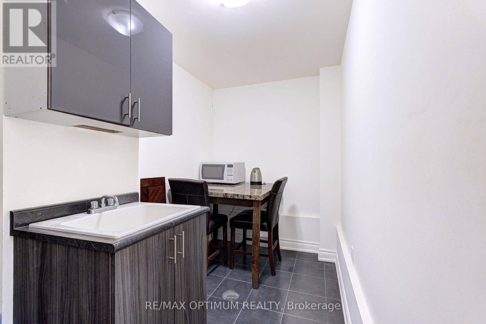 8583 Financial Drive, Brampton, Ontario L6Y 6C4 - Photo 10 - W13699940