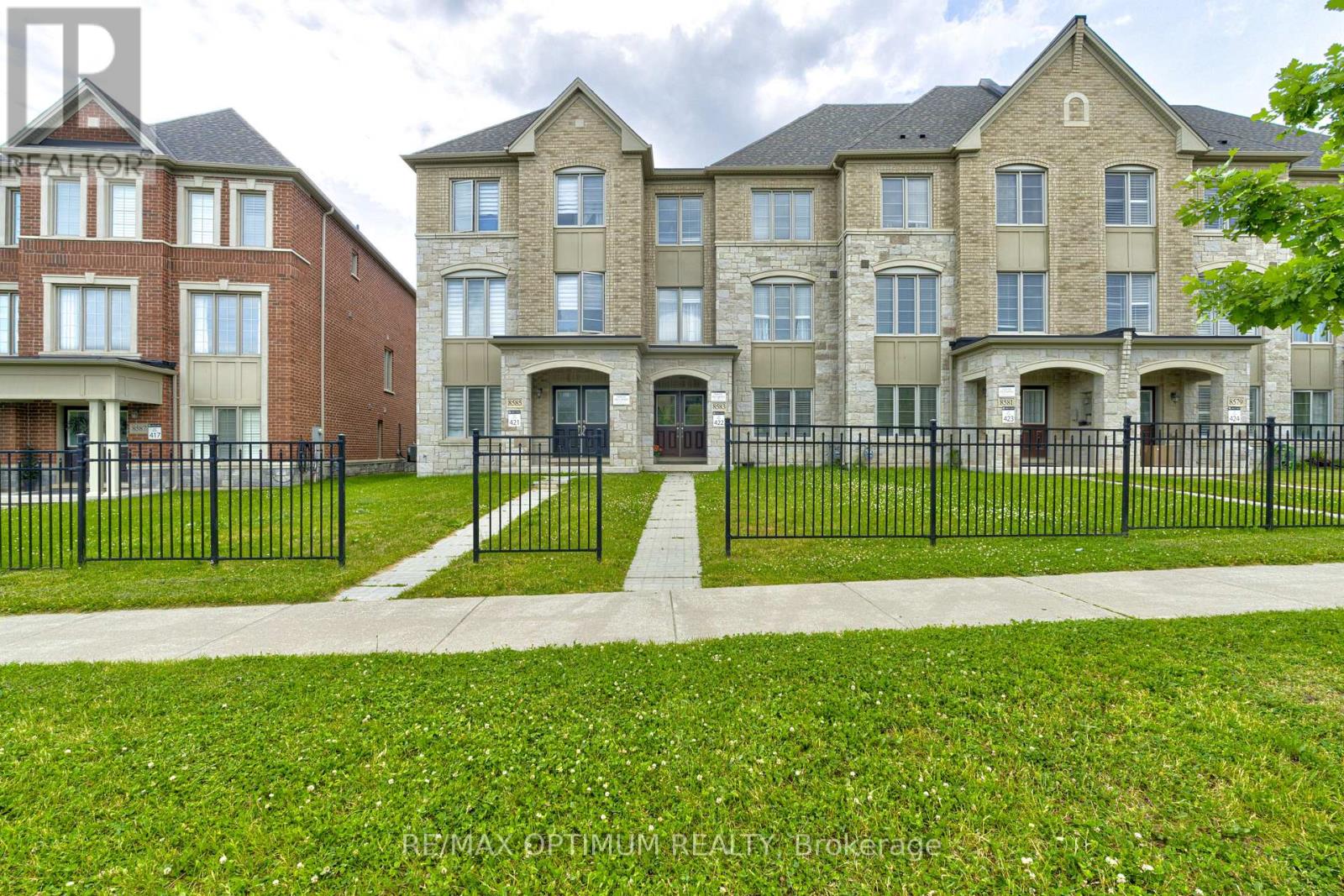 8583 Financial Drive, Brampton, Ontario L6Y 6C4 - Photo 2 - W13699940