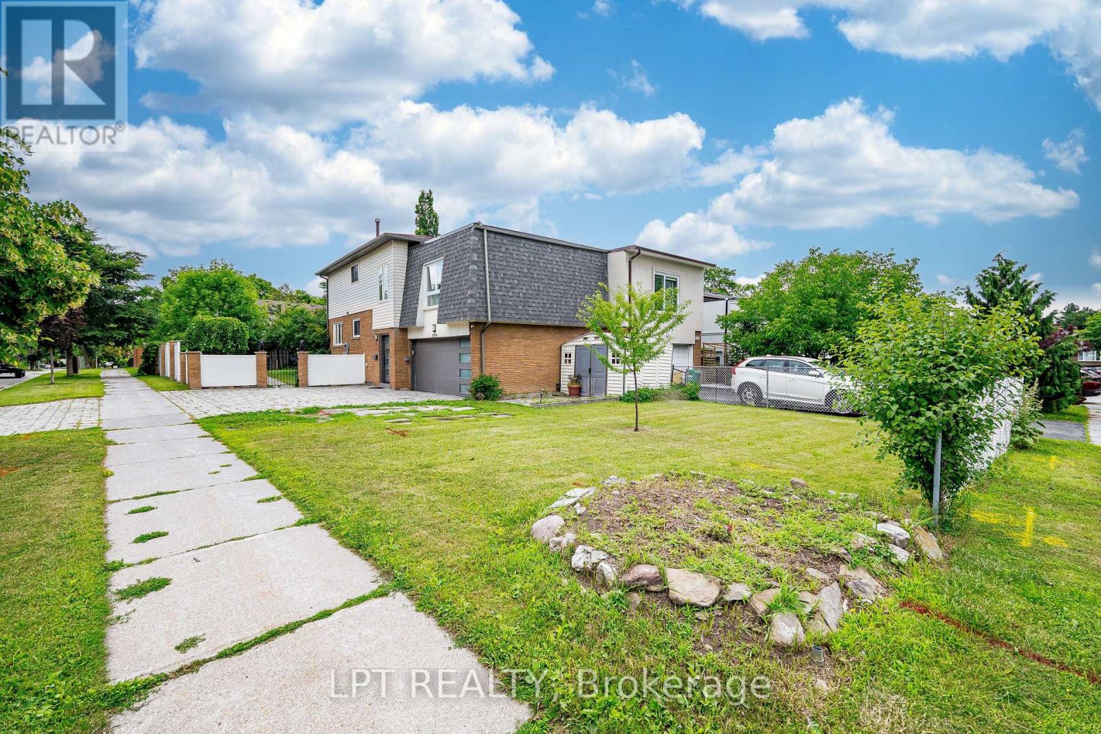 2574 Council Ring Road, Mississauga, Ontario  L5L 1X5 - Photo 2 - W13699970