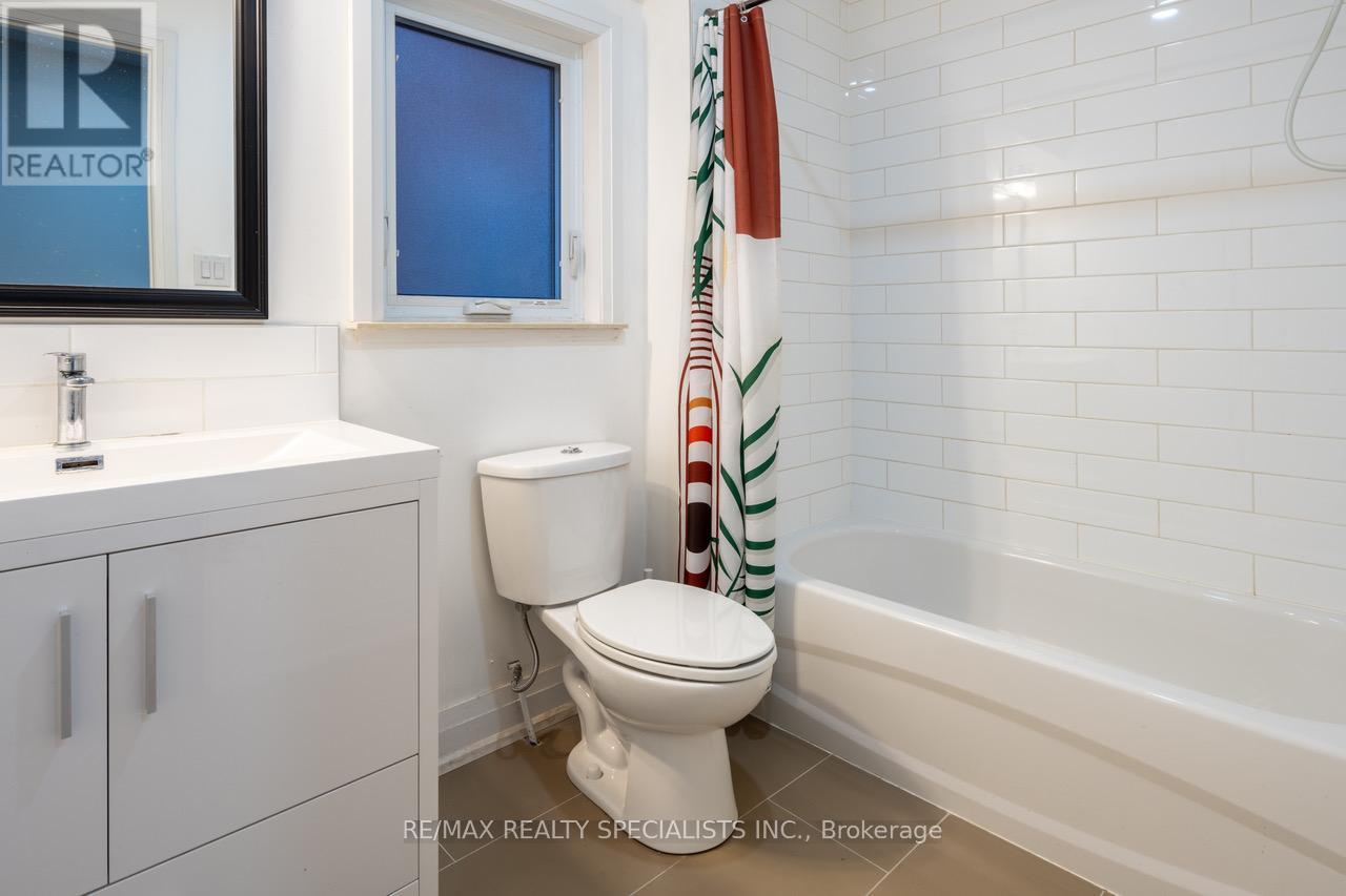 1st Floor - 12 Wiltshire Avenue, Toronto, Ontario  M6N 2V9 - Photo 11 - W13699988