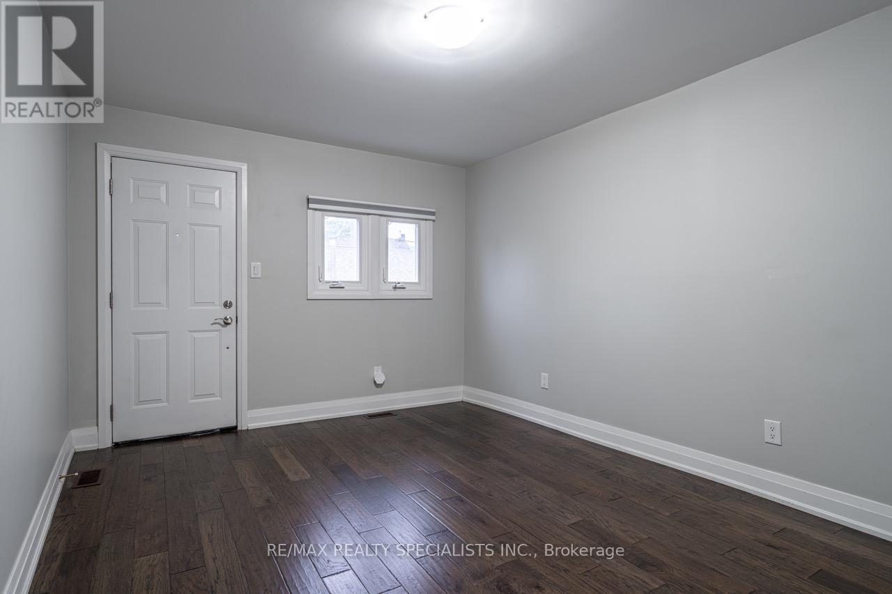 1st Floor - 12 Wiltshire Avenue, Toronto, Ontario  M6N 2V9 - Photo 8 - W13699988