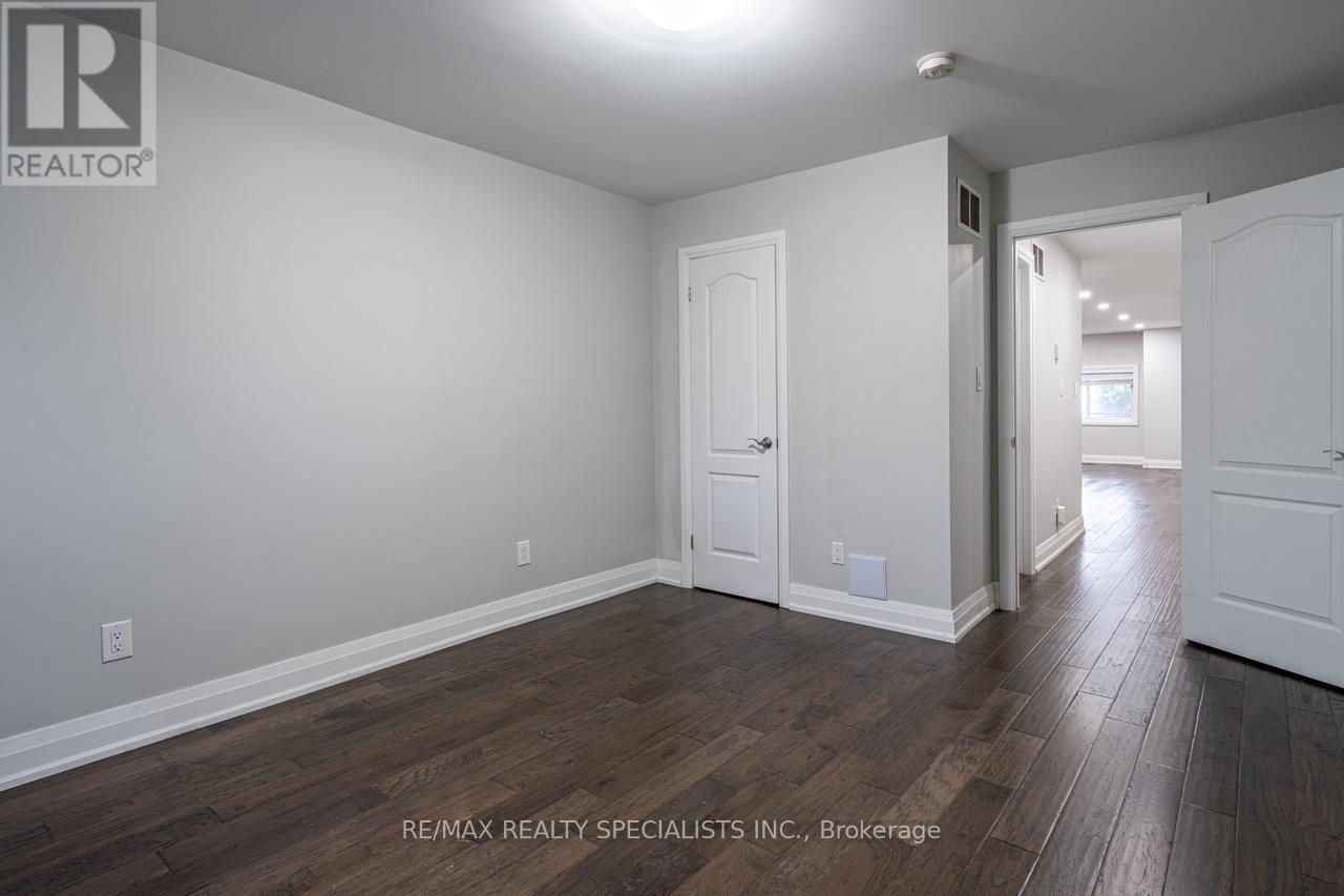 1st Floor - 12 Wiltshire Avenue, Toronto, Ontario  M6N 2V9 - Photo 9 - W13699988