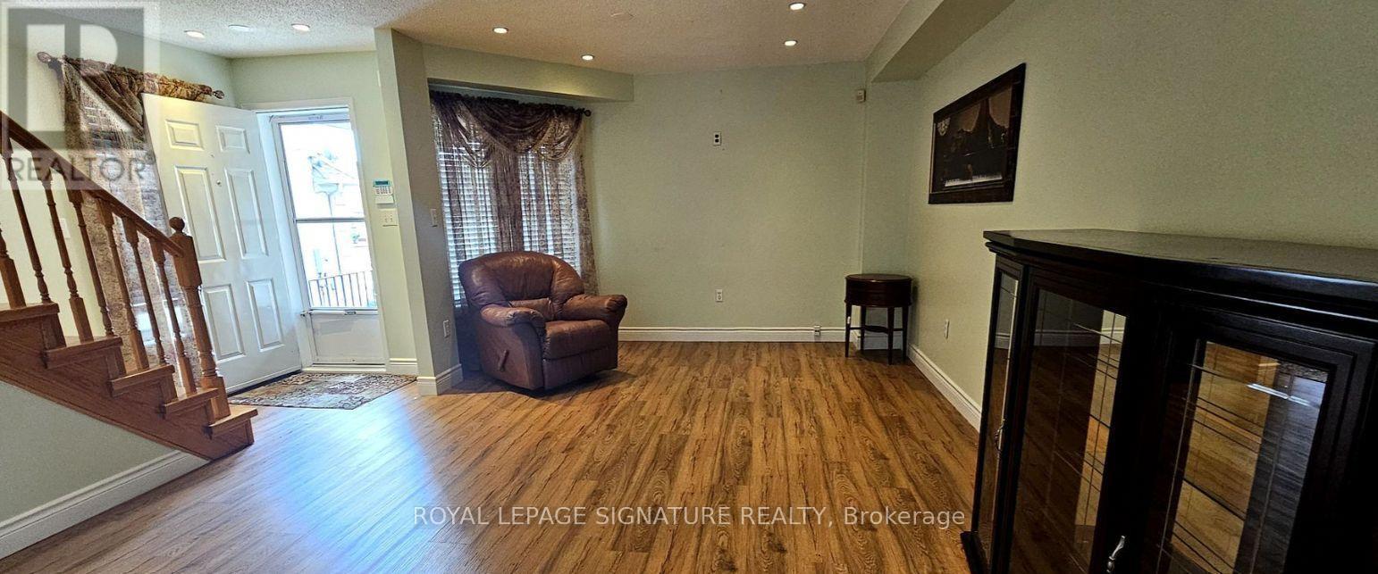 213 Fernforest Drive, Brampton, Ontario  L6R 1T7 - Photo 2 - W13700022