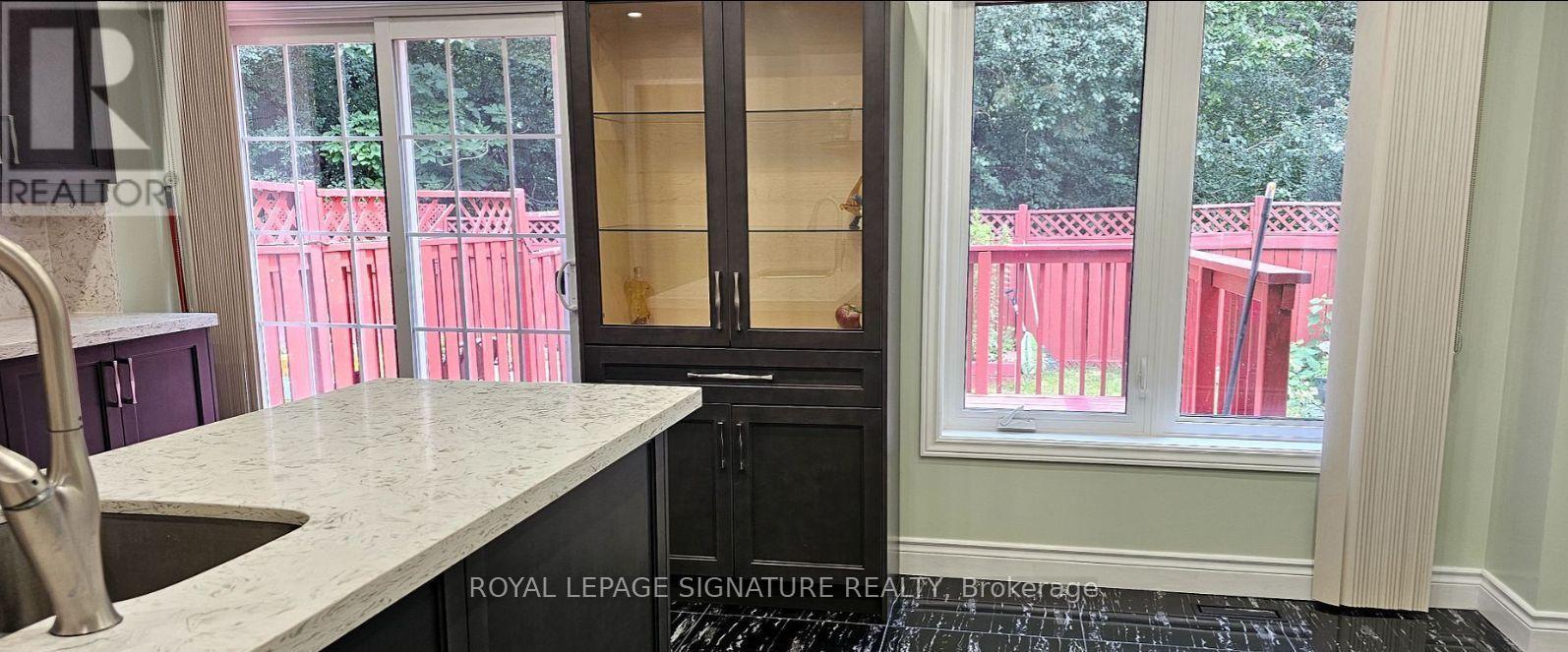 213 Fernforest Drive, Brampton, Ontario  L6R 1T7 - Photo 3 - W13700022