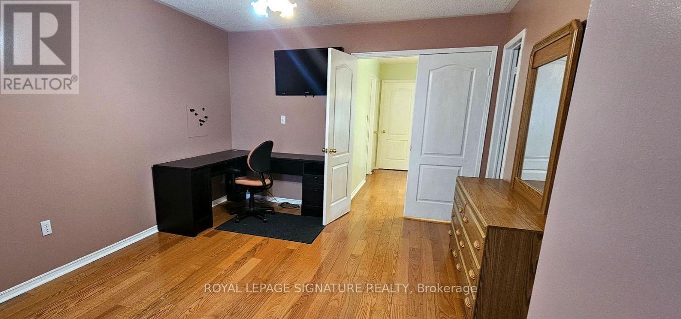 213 Fernforest Drive, Brampton, Ontario  L6R 1T7 - Photo 7 - W13700022