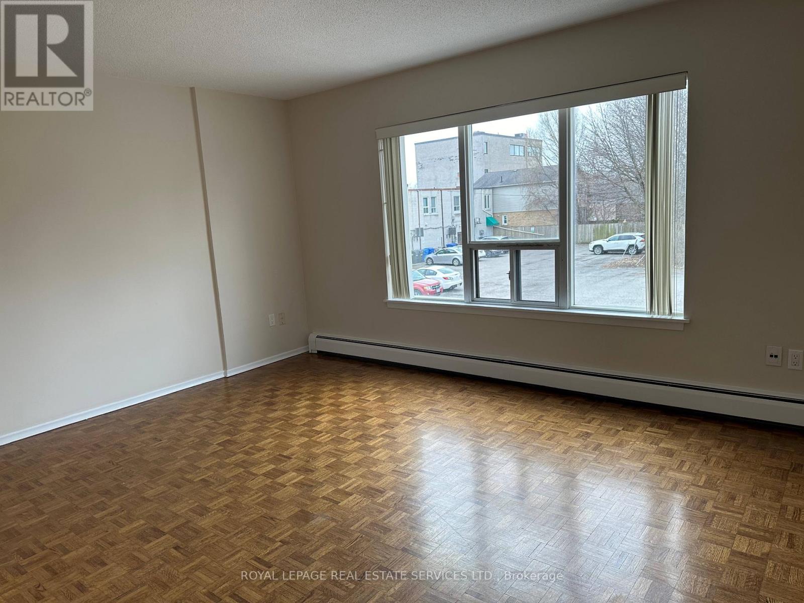 2 - 7 Mohawk Avenue, Mississauga, Ontario  L5G 3R5 - Photo 2 - W13700036