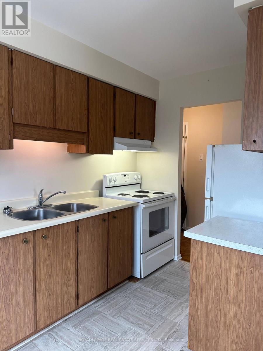 2 - 7 Mohawk Avenue, Mississauga, Ontario  L5G 3R5 - Photo 3 - W13700036