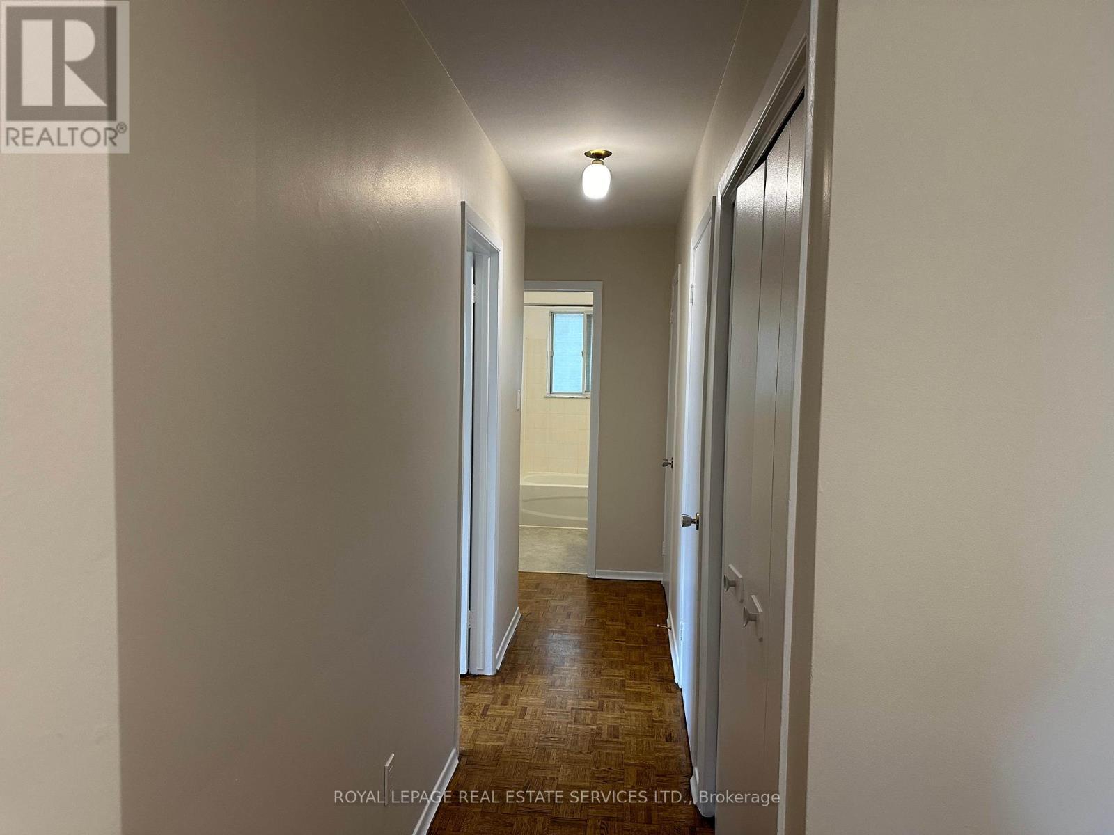 2 - 7 Mohawk Avenue, Mississauga, Ontario  L5G 3R5 - Photo 5 - W13700036