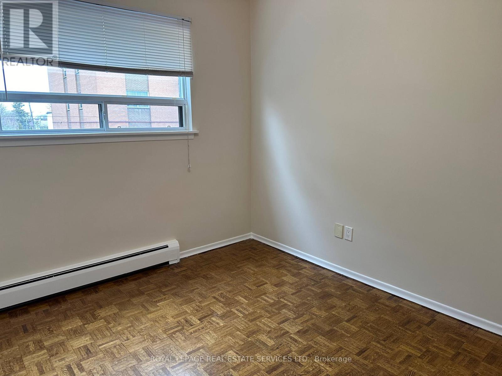2 - 7 Mohawk Avenue, Mississauga, Ontario  L5G 3R5 - Photo 8 - W13700036
