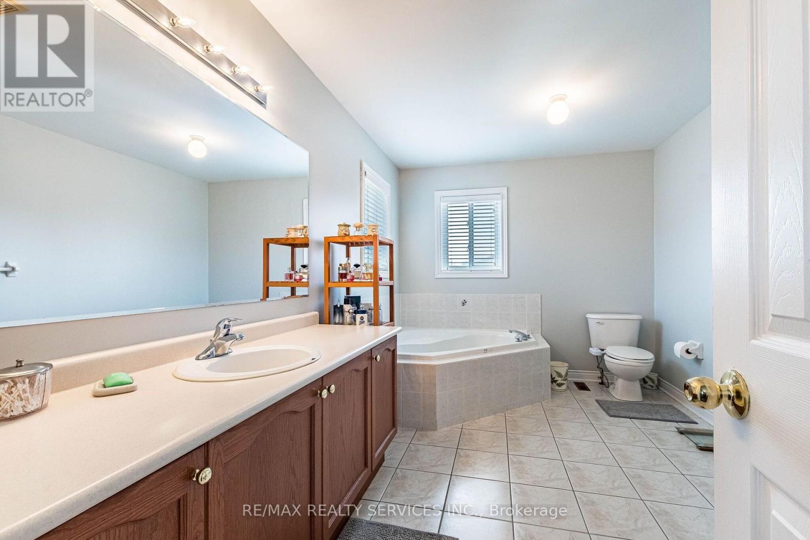 151 Fairhill Avenue, Brampton, Ontario  L7A 2J4 - Photo 30 - W13700066
