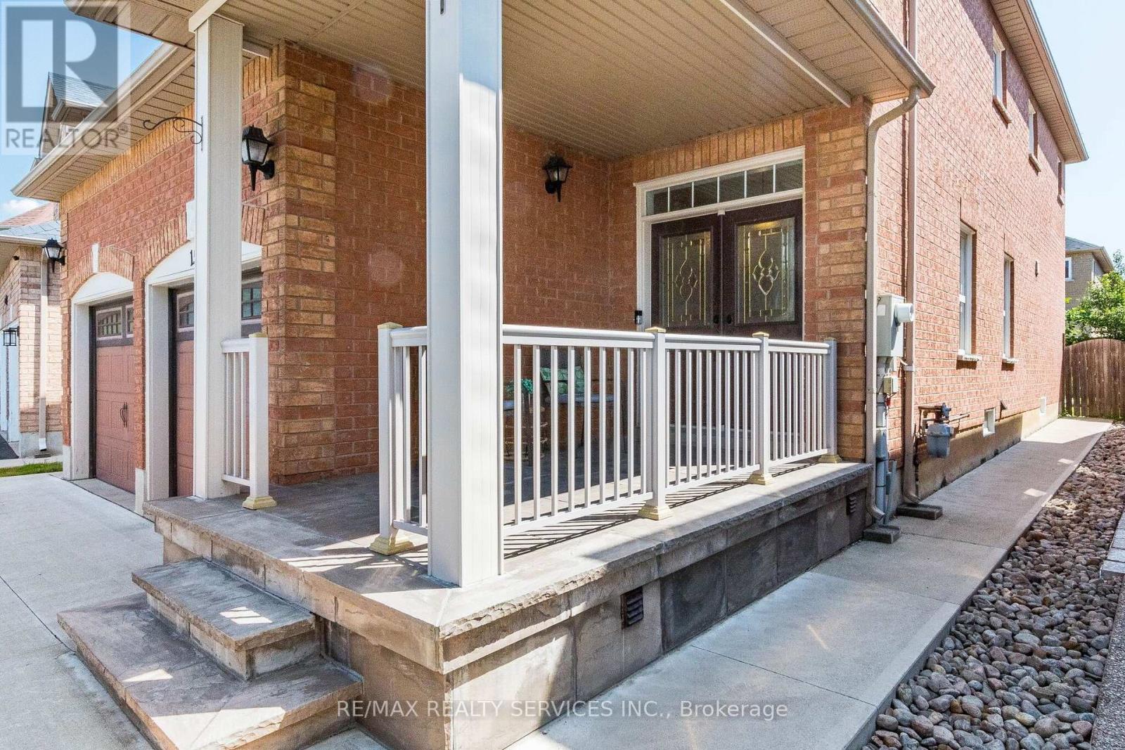 151 Fairhill Avenue, Brampton, Ontario  L7A 2J4 - Photo 4 - W13700066