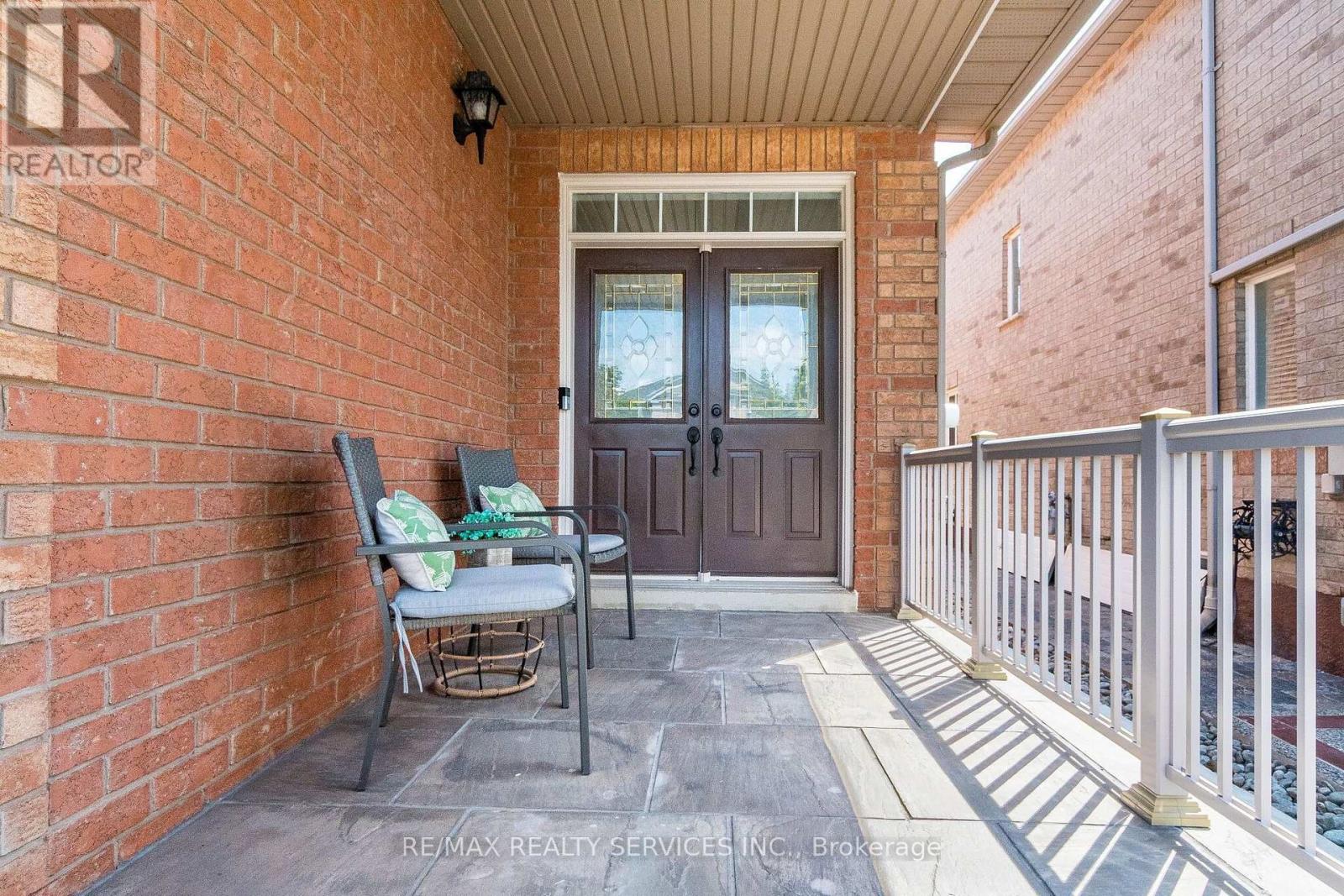 151 Fairhill Avenue, Brampton, Ontario  L7A 2J4 - Photo 5 - W13700066