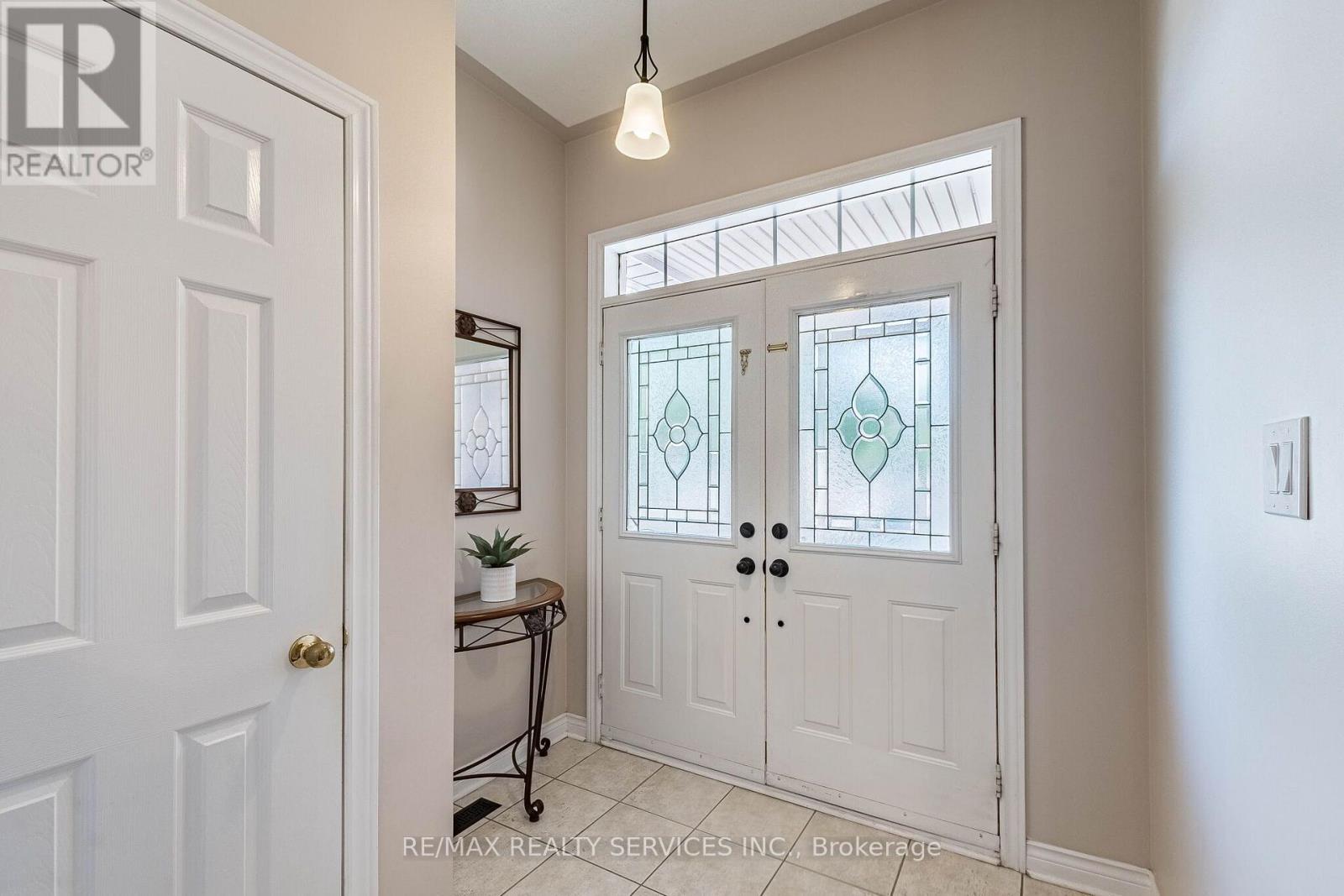 151 Fairhill Avenue, Brampton, Ontario  L7A 2J4 - Photo 6 - W13700066