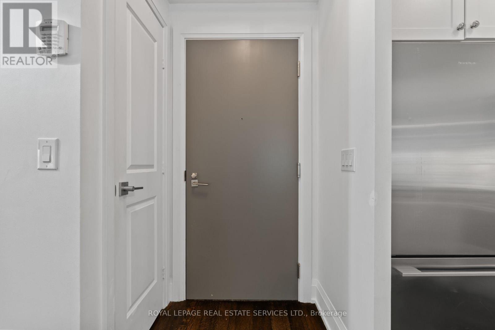 107 - 1 Old Mill Drive, Toronto, Ontario  M6S 0A1 - Photo 4 - W13700124