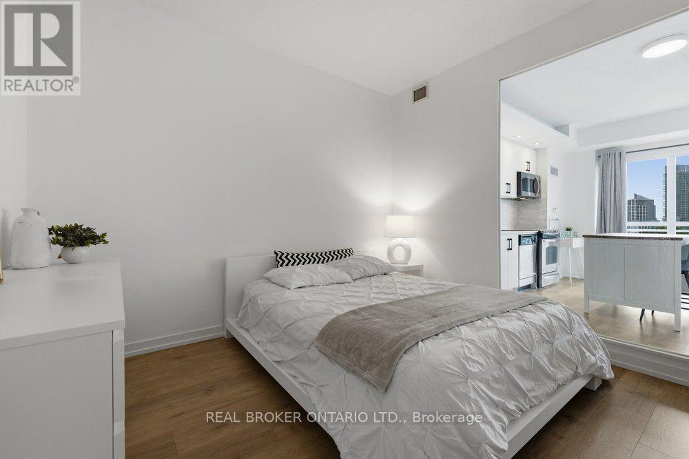 825 - 165 Legion Road N, Toronto, Ontario  M8Y 0B3 - Photo 10 - W13700126