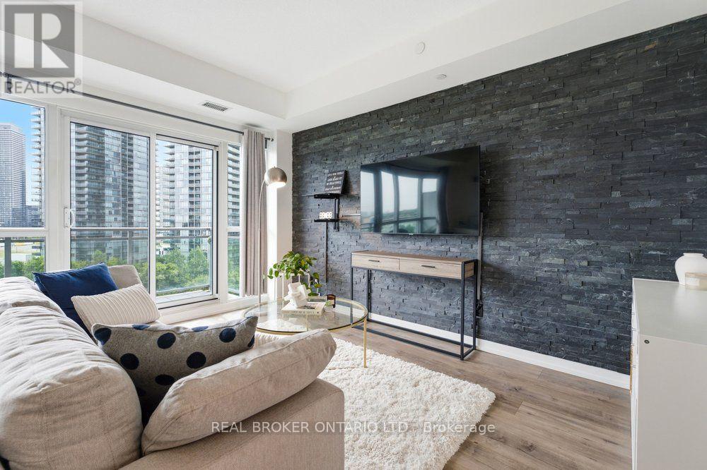 825 - 165 Legion Road N, Toronto, Ontario  M8Y 0B3 - Photo 4 - W13700126