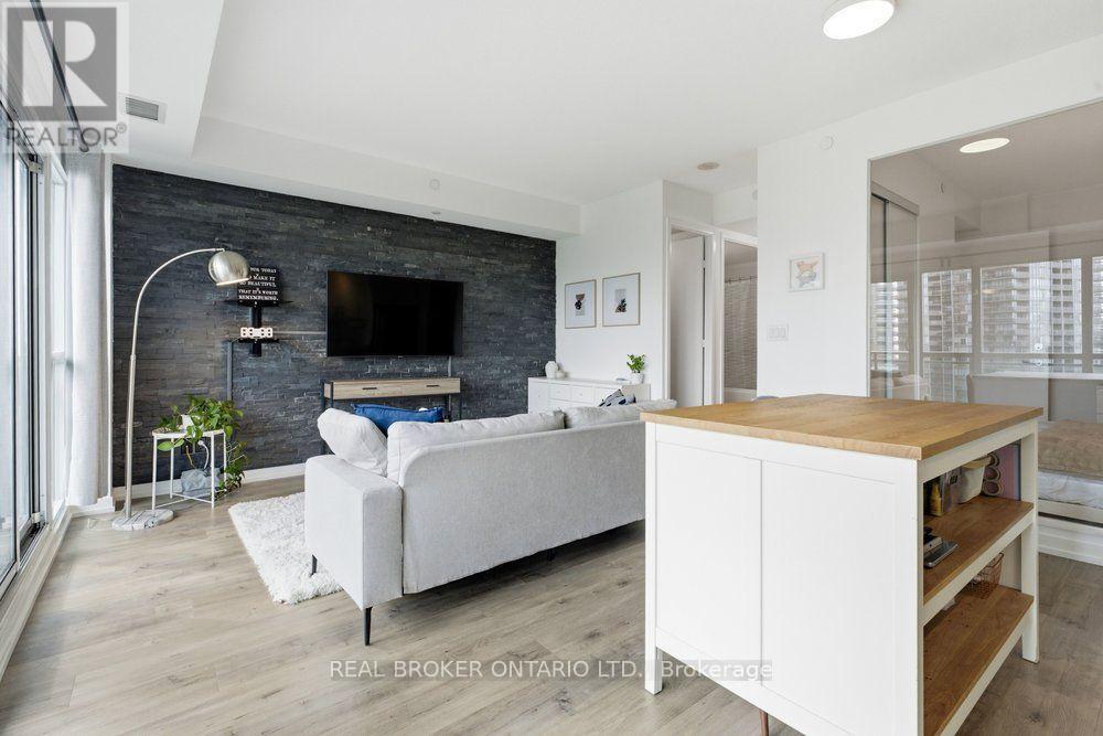 825 - 165 Legion Road N, Toronto, Ontario  M8Y 0B3 - Photo 5 - W13700126