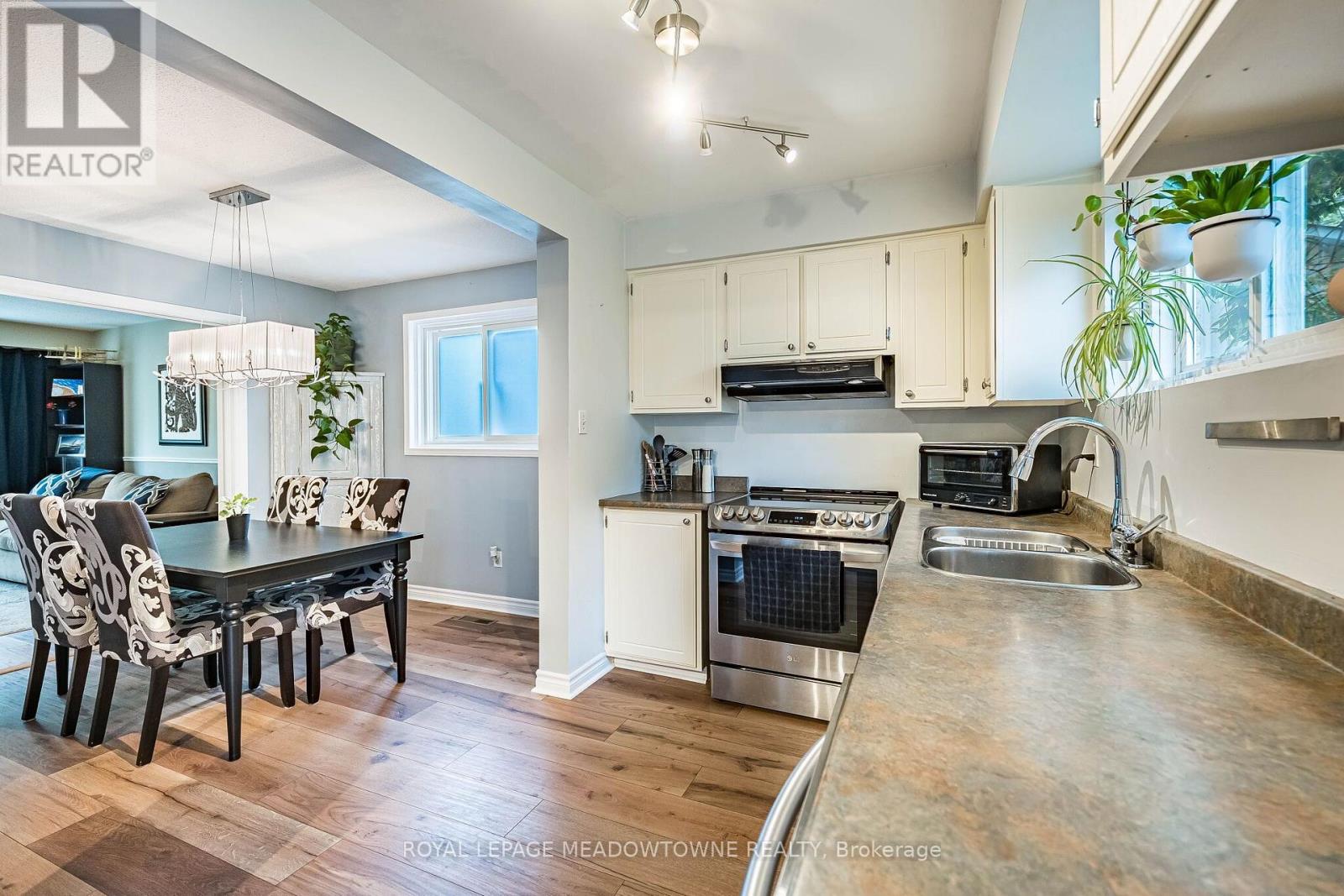 37 Salisbury Circle, Brampton, Ontario  L6V 2Z4 - Photo 23 - W13700132
