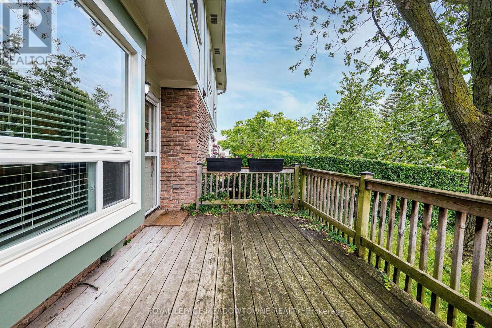 37 Salisbury Circle, Brampton, Ontario  L6V 2Z4 - Photo 5 - W13700132