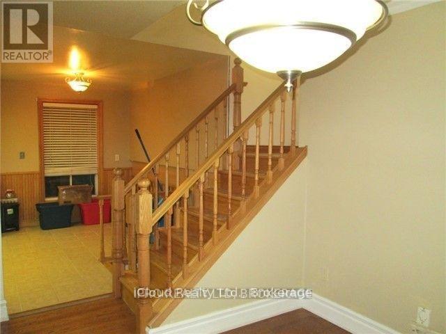 11 Judith Crescent, Brampton, Ontario L6S 3J3 - Photo 4 - W13700154