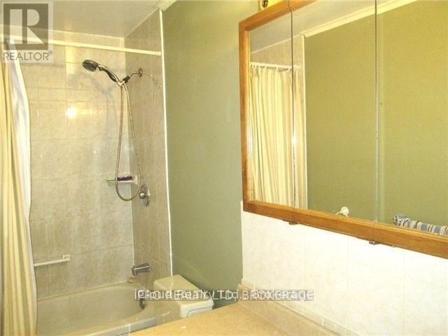 11 Judith Crescent, Brampton, Ontario L6S 3J3 - Photo 5 - W13700154