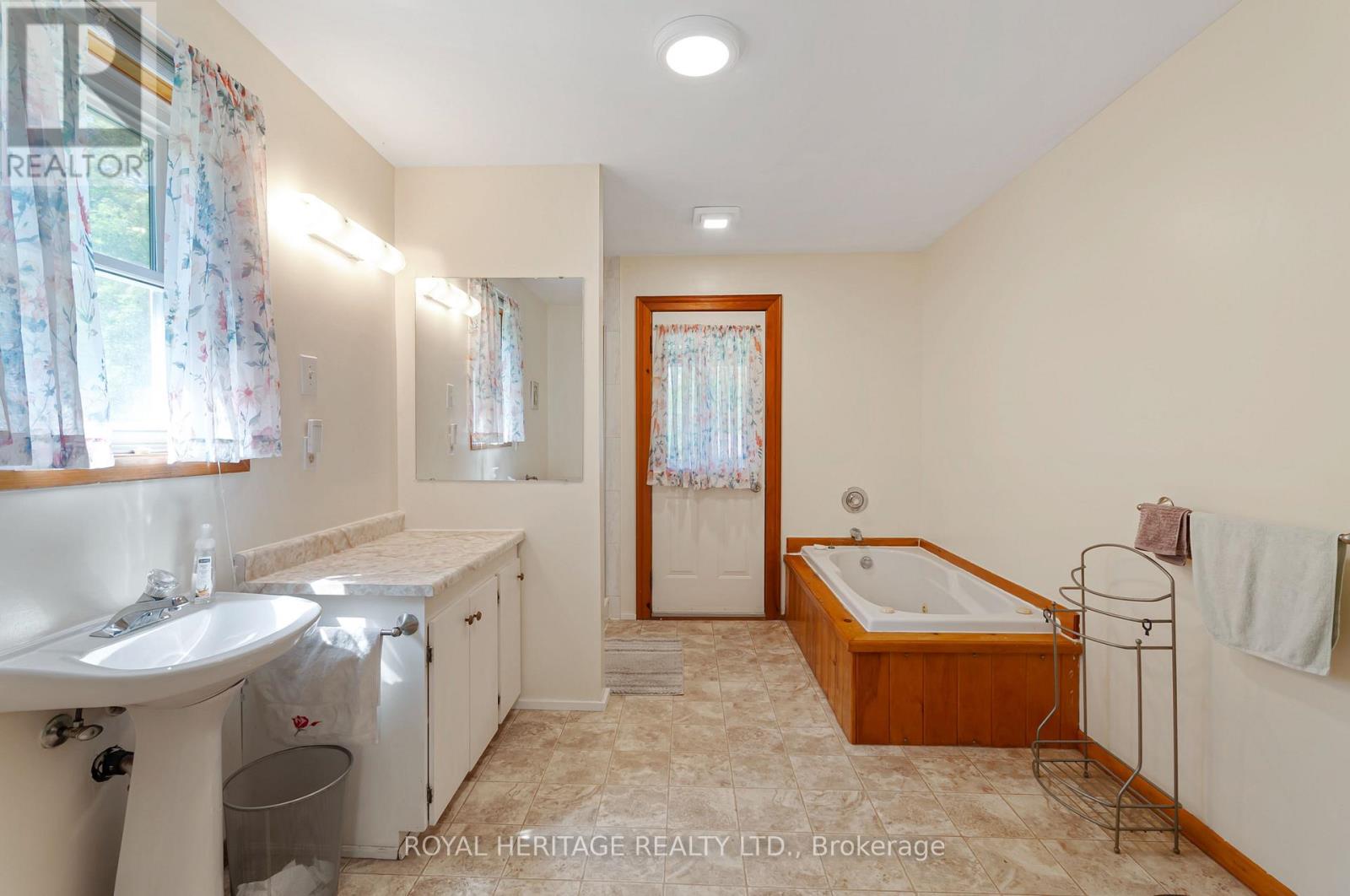 213 Monck Rd Cty 45 Road, Kawartha Lakes, Ontario  L0K 1W0 - Photo 18 - X13699990