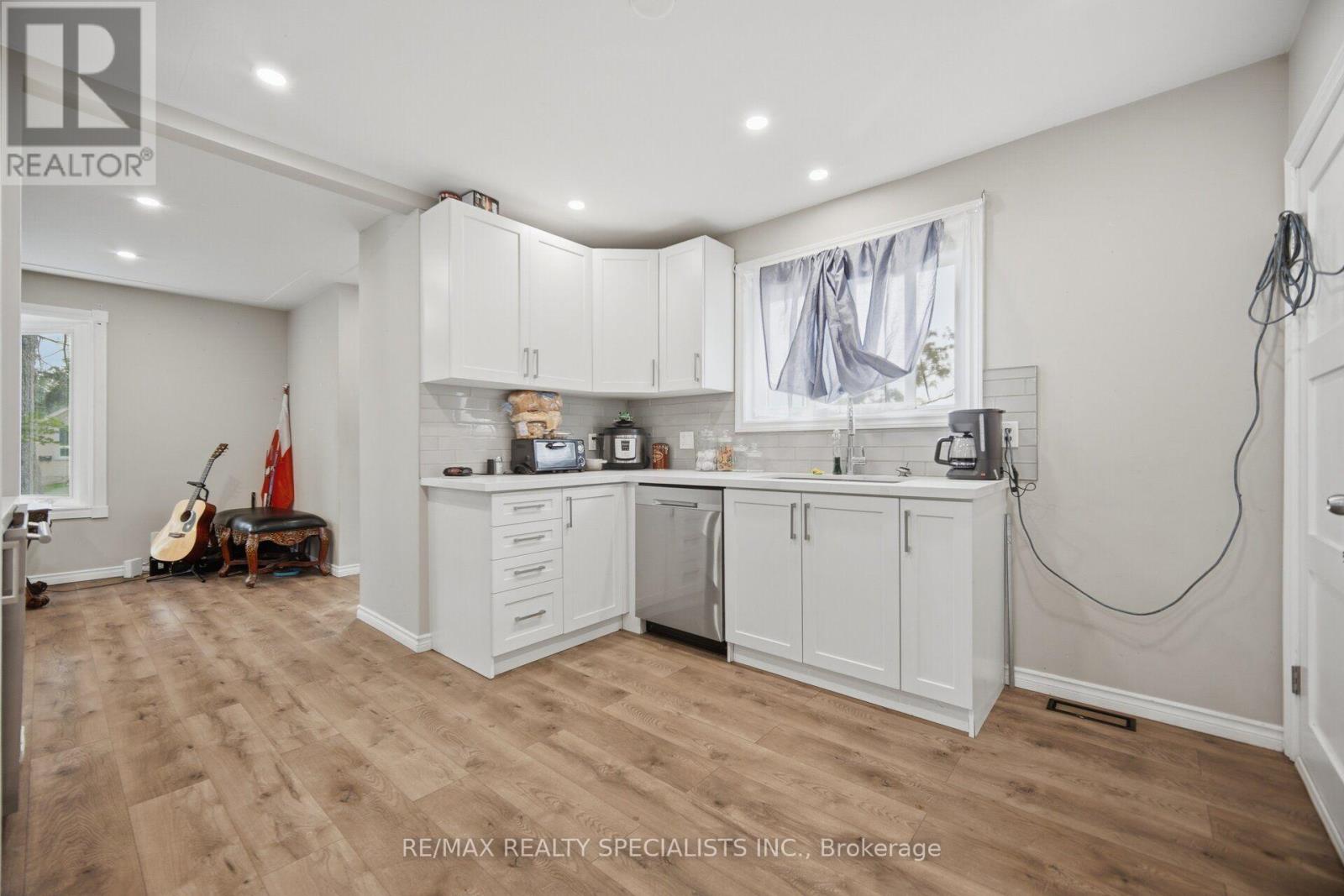 60 Elmwood Avenue, Cambridge, Ontario  N1R 4Y2 - Photo 9 - X13700040