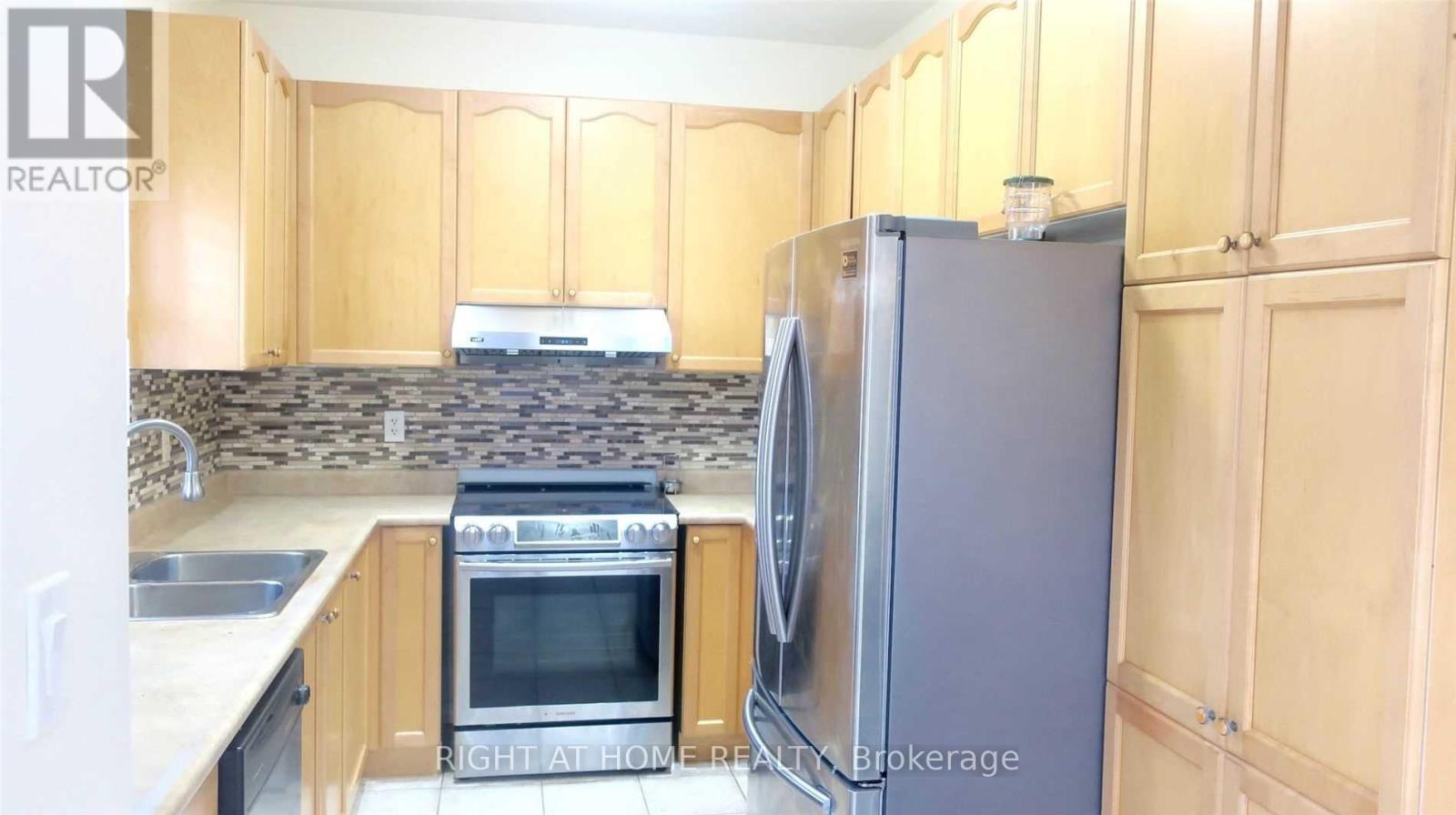 27 Panorama Way, Hamilton, Ontario  L8E 6C6 - Photo 4 - X13700058