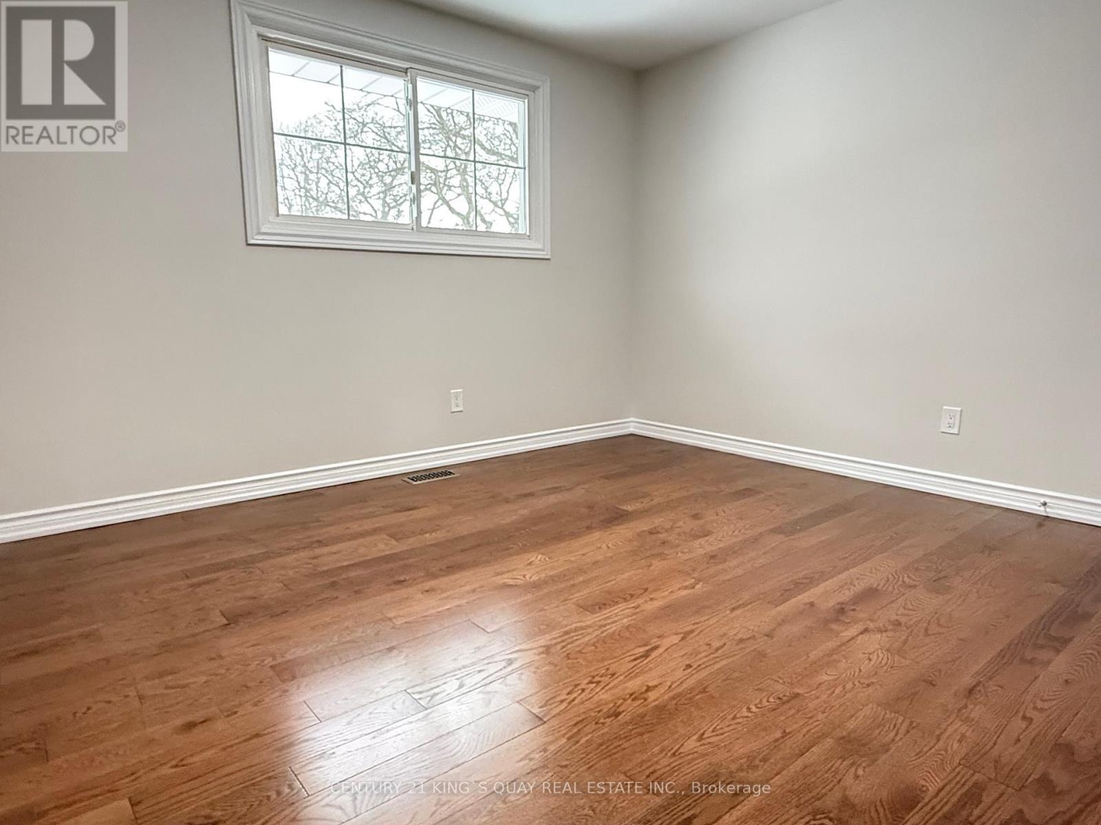 Upper - 4383 Petrie Court, Niagara Falls, Ontario  L2E 6L8 - Photo 11 - X13700138