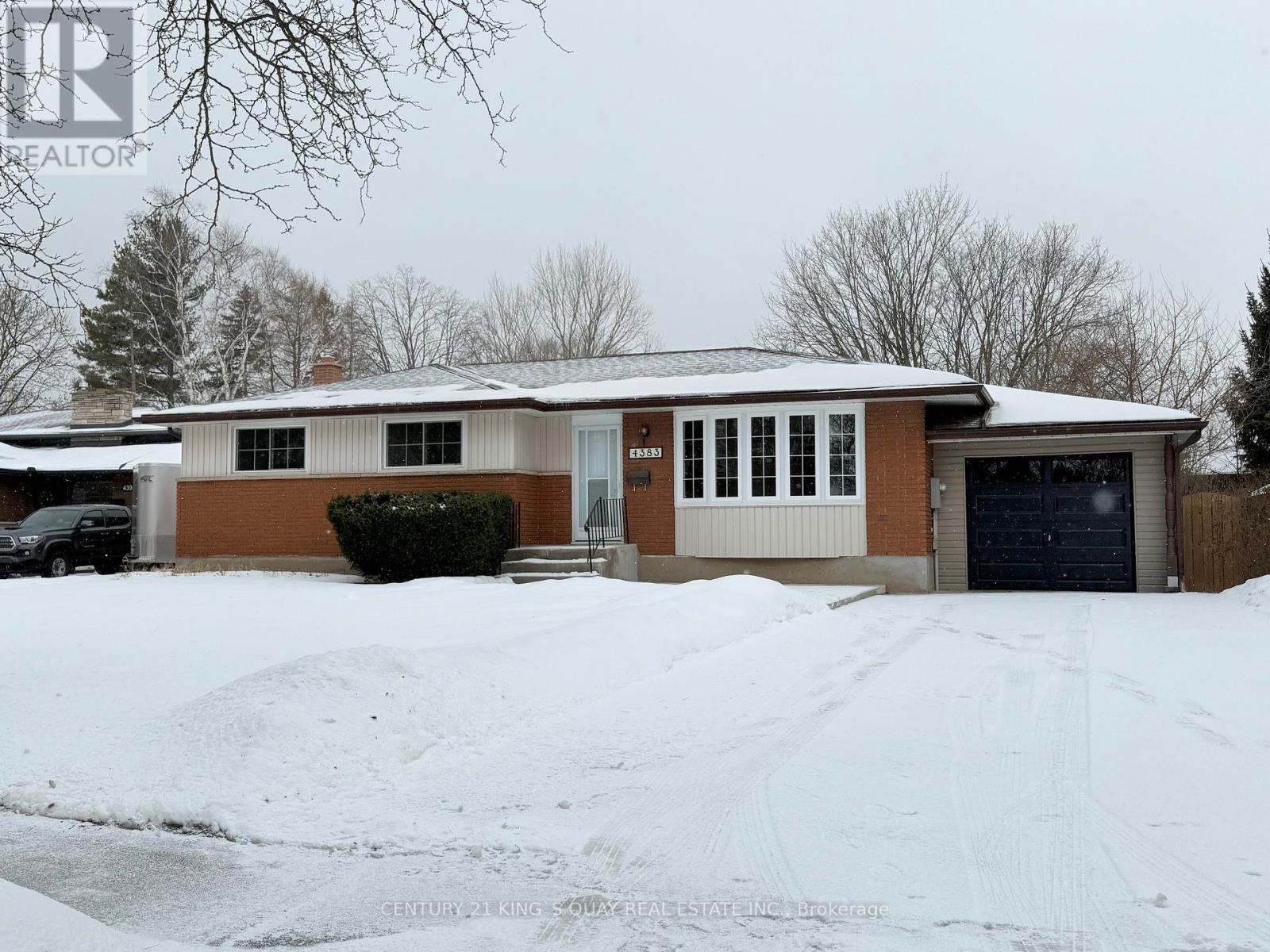 Upper - 4383 Petrie Court, Niagara Falls, Ontario  L2E 6L8 - Photo 2 - X13700138