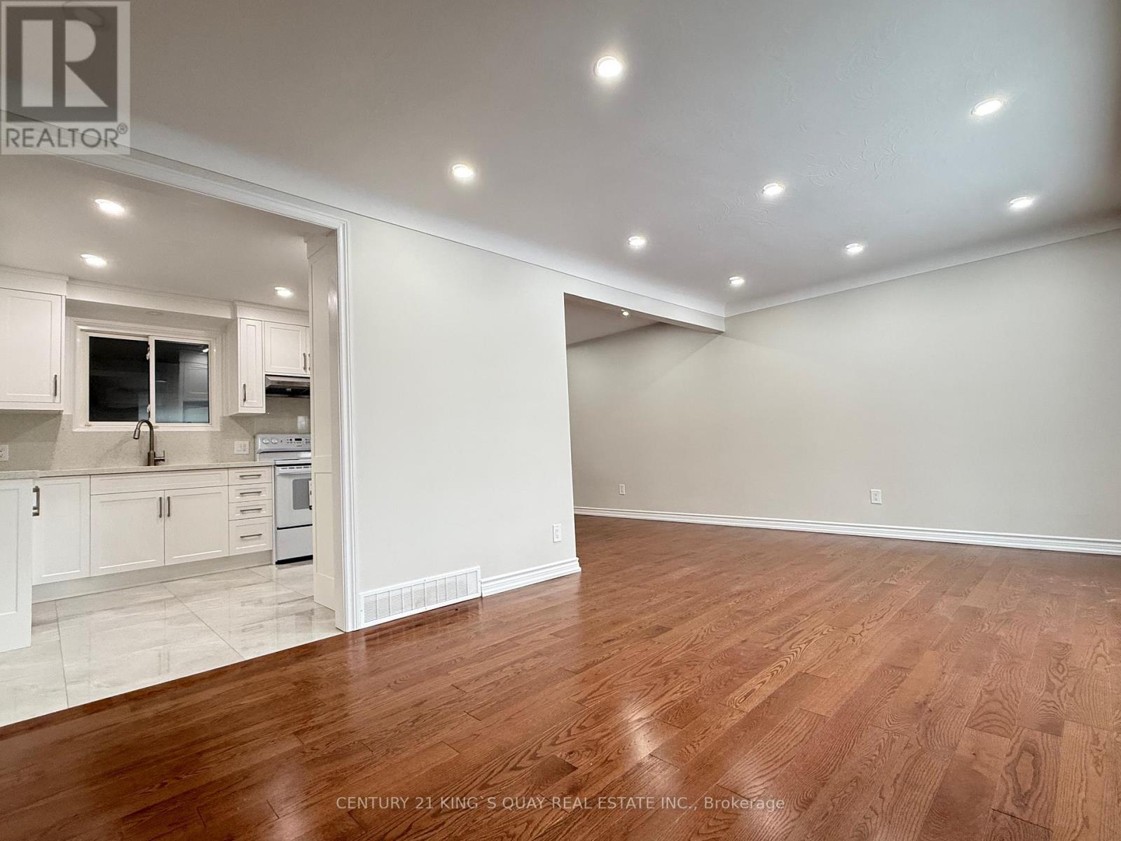 Upper - 4383 Petrie Court, Niagara Falls, Ontario  L2E 6L8 - Photo 3 - X13700138