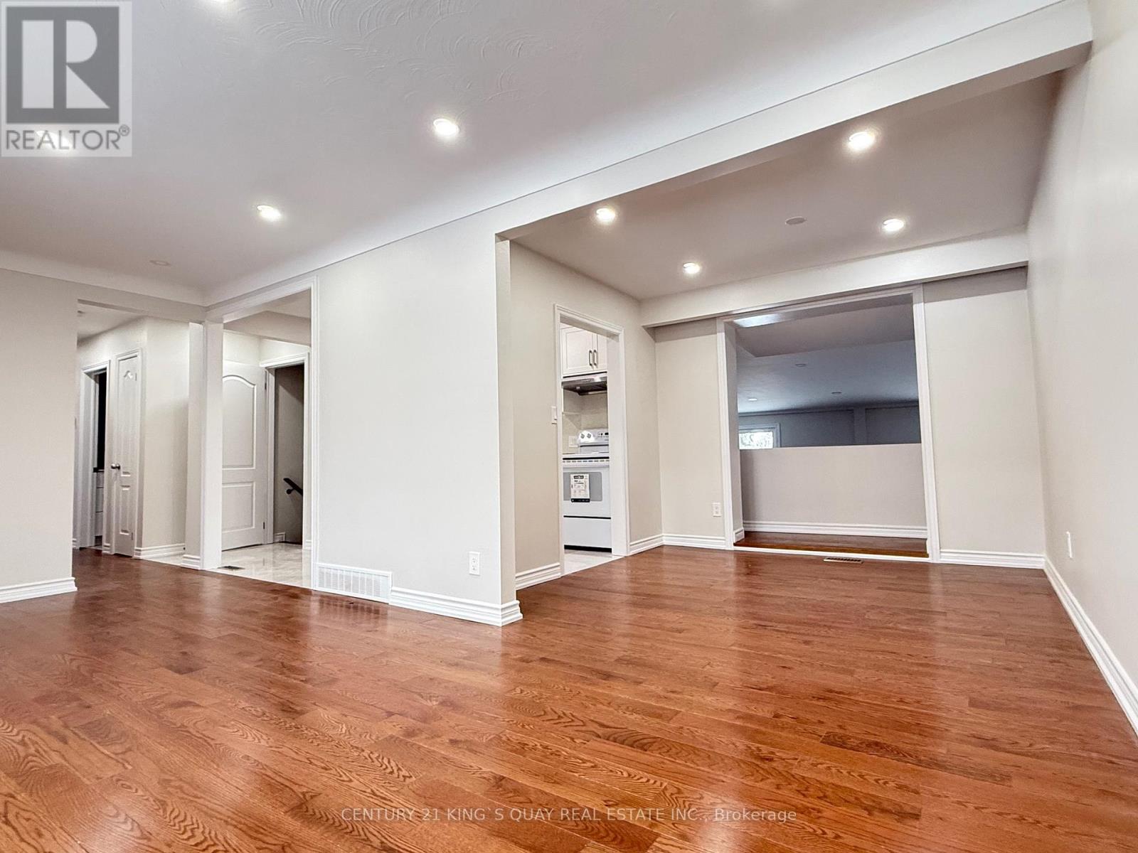 Upper - 4383 Petrie Court, Niagara Falls, Ontario  L2E 6L8 - Photo 4 - X13700138