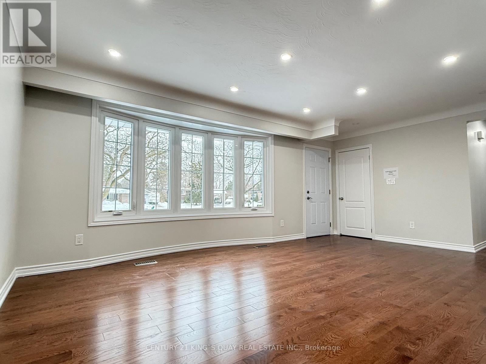 Upper - 4383 Petrie Court, Niagara Falls, Ontario  L2E 6L8 - Photo 6 - X13700138
