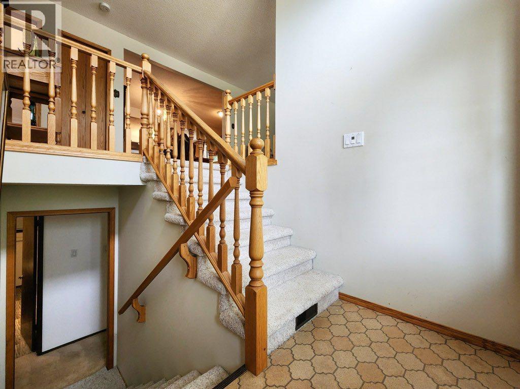 1818 Lakeside Road S, Lethbridge, Alberta  T1K 3P6 - Photo 3 - A2322123