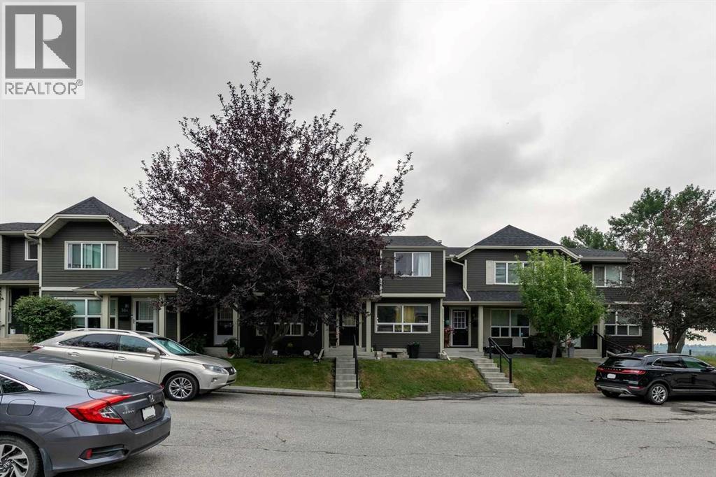 316 Queenston Heights SE, Calgary, Alberta  T2J 6R8 - Photo 6 - A2337169