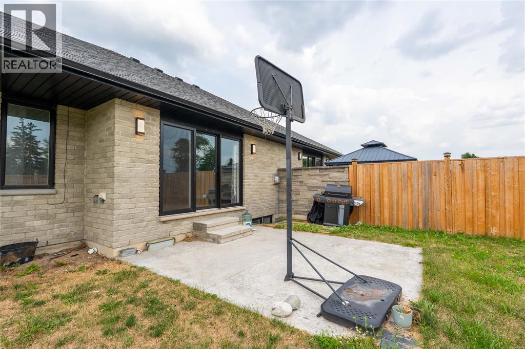 709 Ferdinands Crescent, Sarnia, Ontario  N7W 0B5 - Photo 32 - 26020282