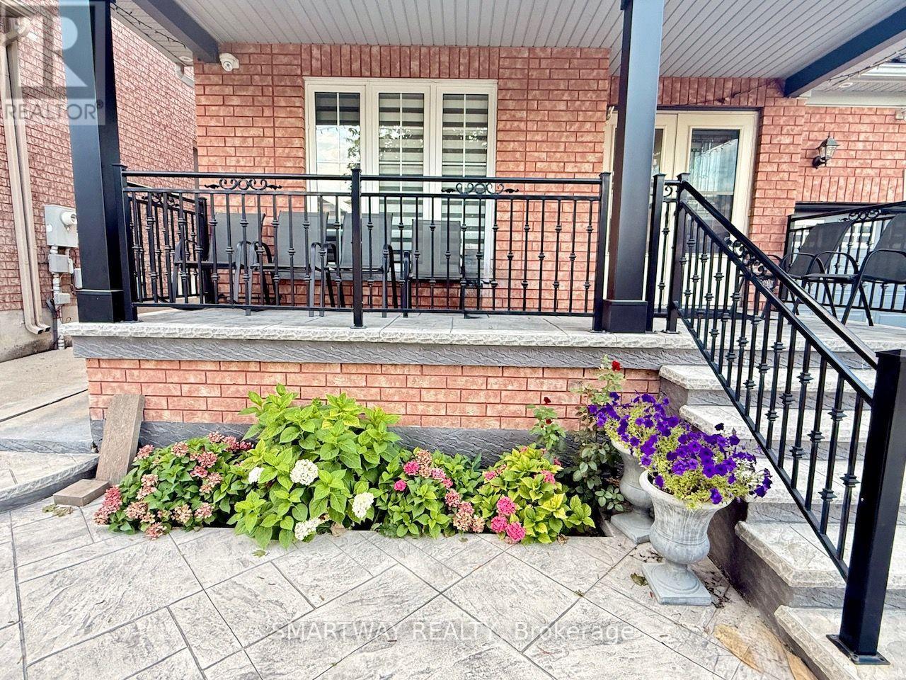 4 Blazing Star Drive, Brampton, Ontario  L6R 3E5 - Photo 9 - W13697582