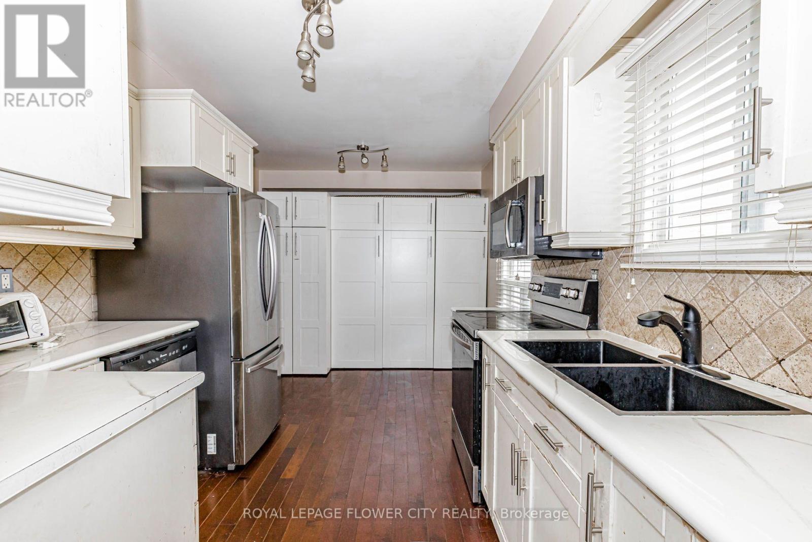 22 Wallingford Court, Brampton, Ontario  L6Y 4V7 - Photo 13 - W13698094
