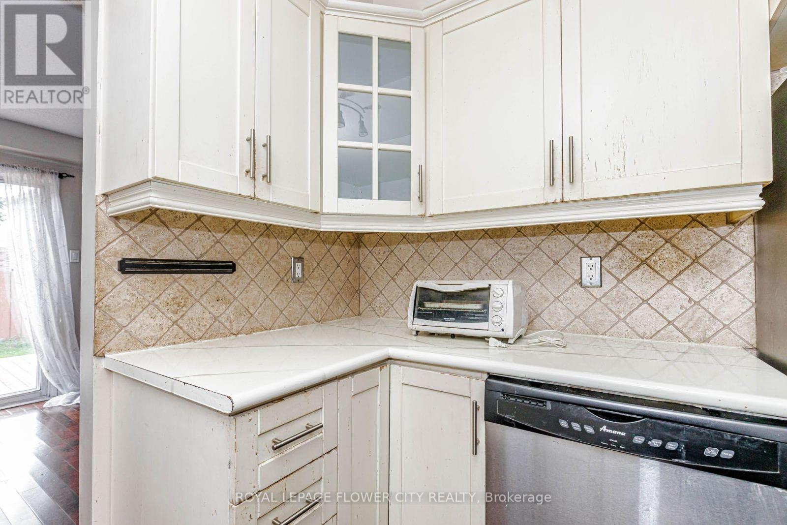 22 Wallingford Court, Brampton, Ontario  L6Y 4V7 - Photo 11 - W13698094