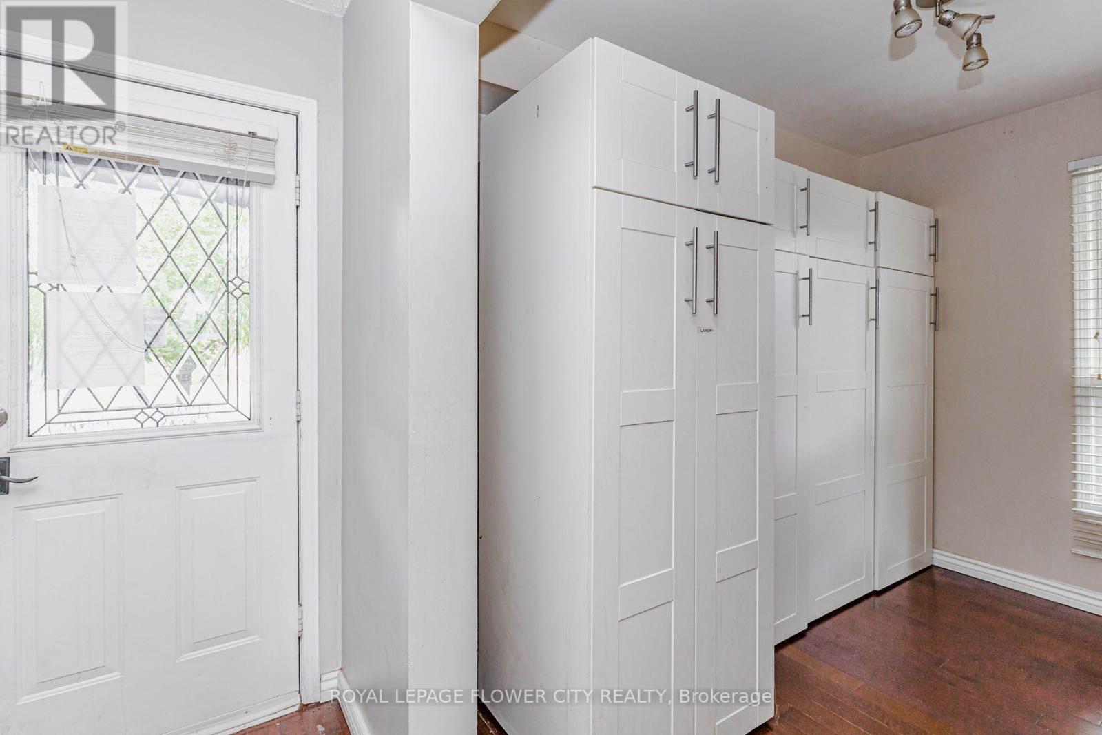 22 Wallingford Court, Brampton, Ontario  L6Y 4V7 - Photo 8 - W13698094