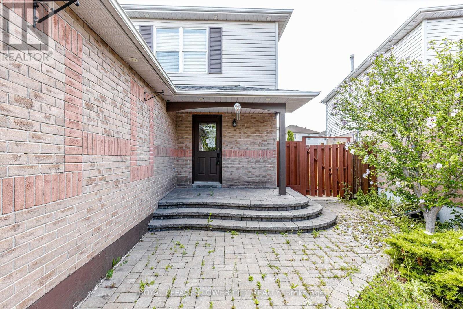 22 Wallingford Court, Brampton, Ontario  L6Y 4V7 - Photo 5 - W13698094