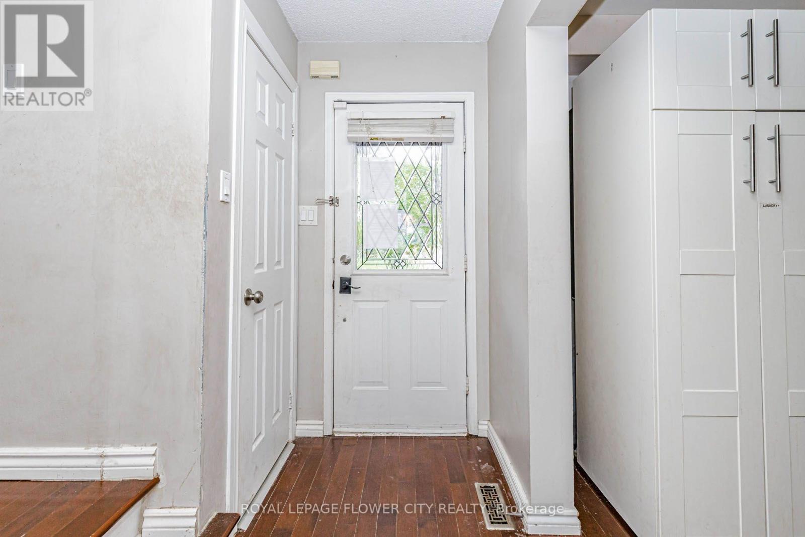 22 Wallingford Court, Brampton, Ontario  L6Y 4V7 - Photo 6 - W13698094