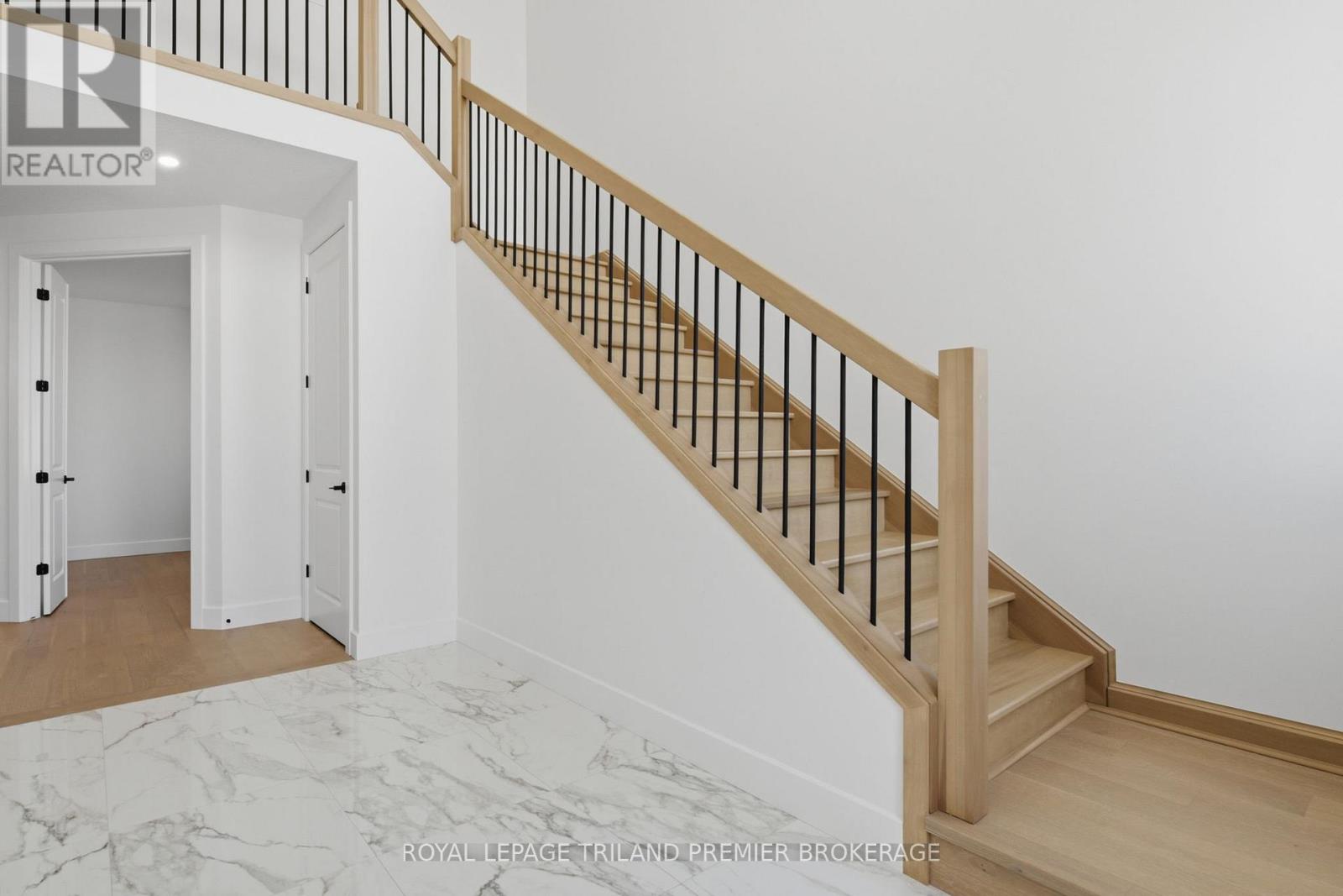 270 Hesselman Crescent, London South, Ontario  N6M 0J7 - Photo 3 - X13577474