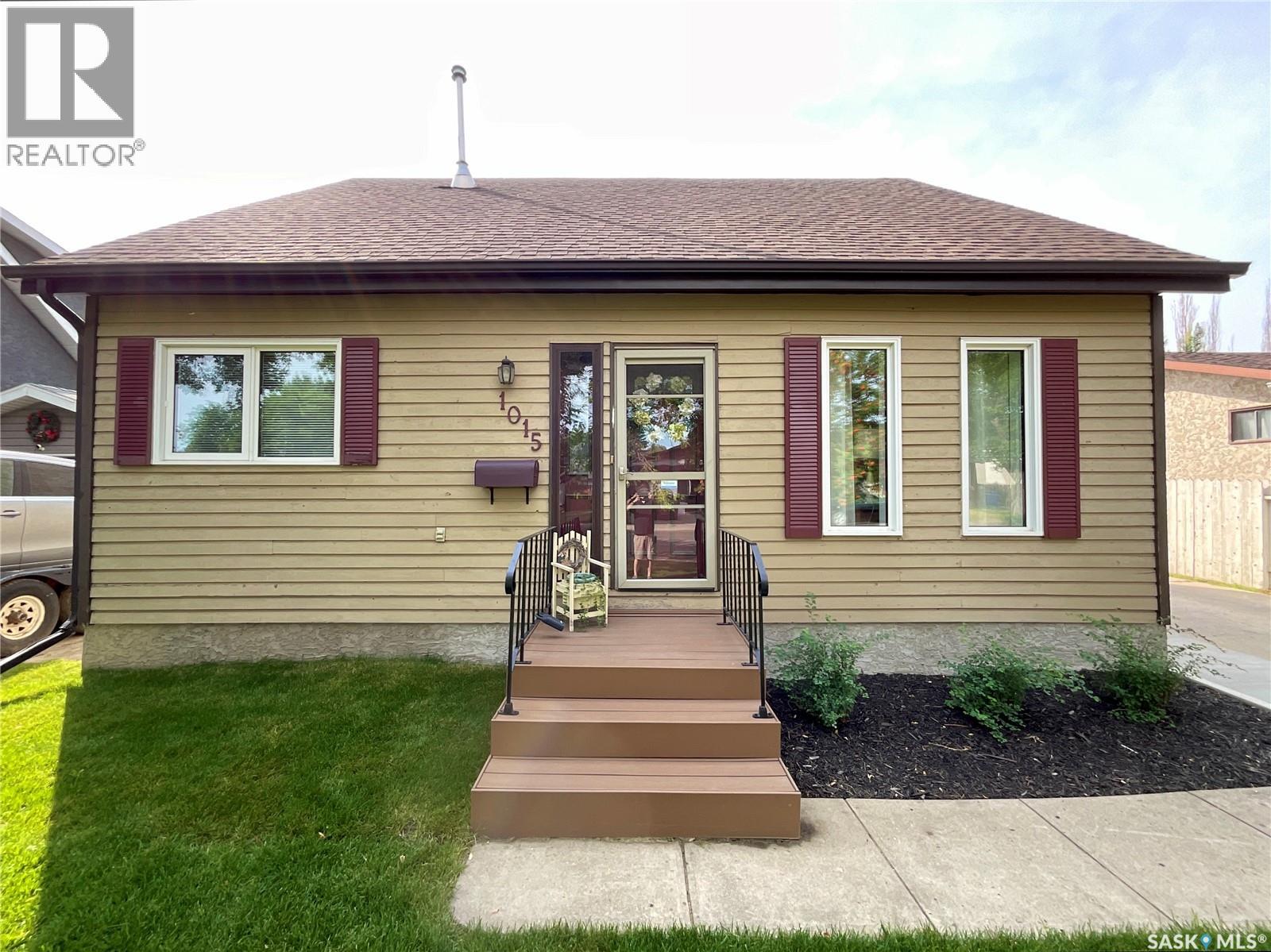 1015 Graham Road, Regina, Saskatchewan  S4N 5Z5 - Photo 2 - SK046142