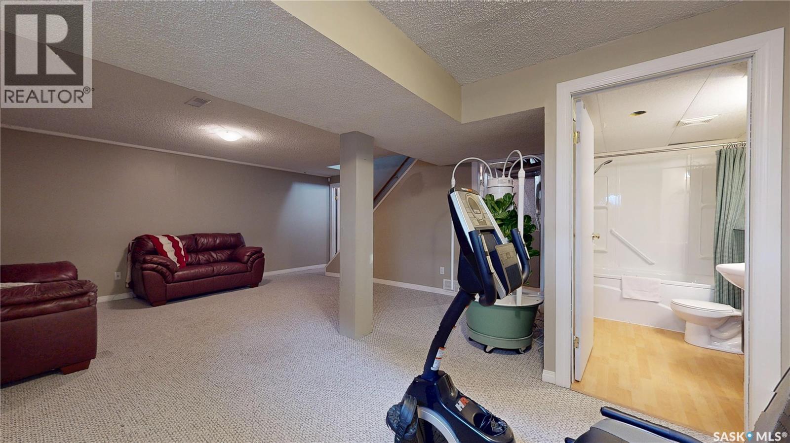 1015 Graham Road, Regina, Saskatchewan  S4N 5Z5 - Photo 24 - SK046142