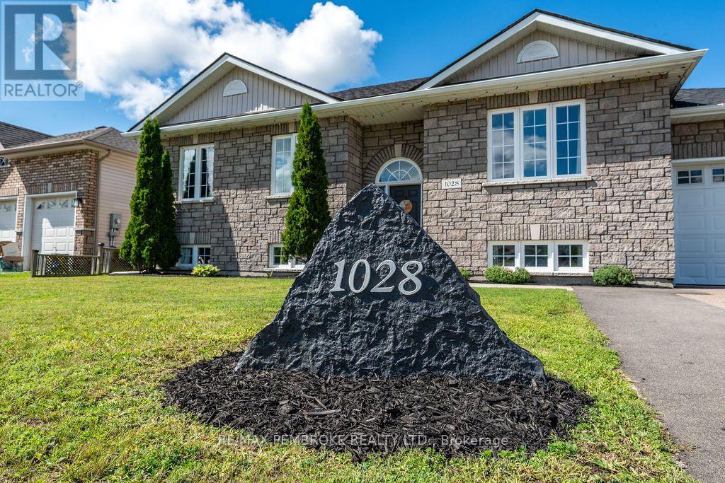 1028 Limestone Trail, Petawawa, Ontario  K8H 0A6 - Photo 2 - X13700208